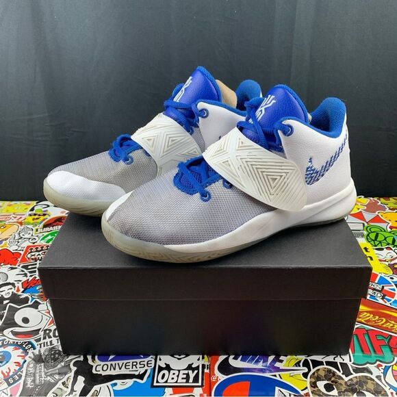 Nike Kyrie Velcro Strap Size 5.5 Youth / 7 Women's - Picture 1 of 12